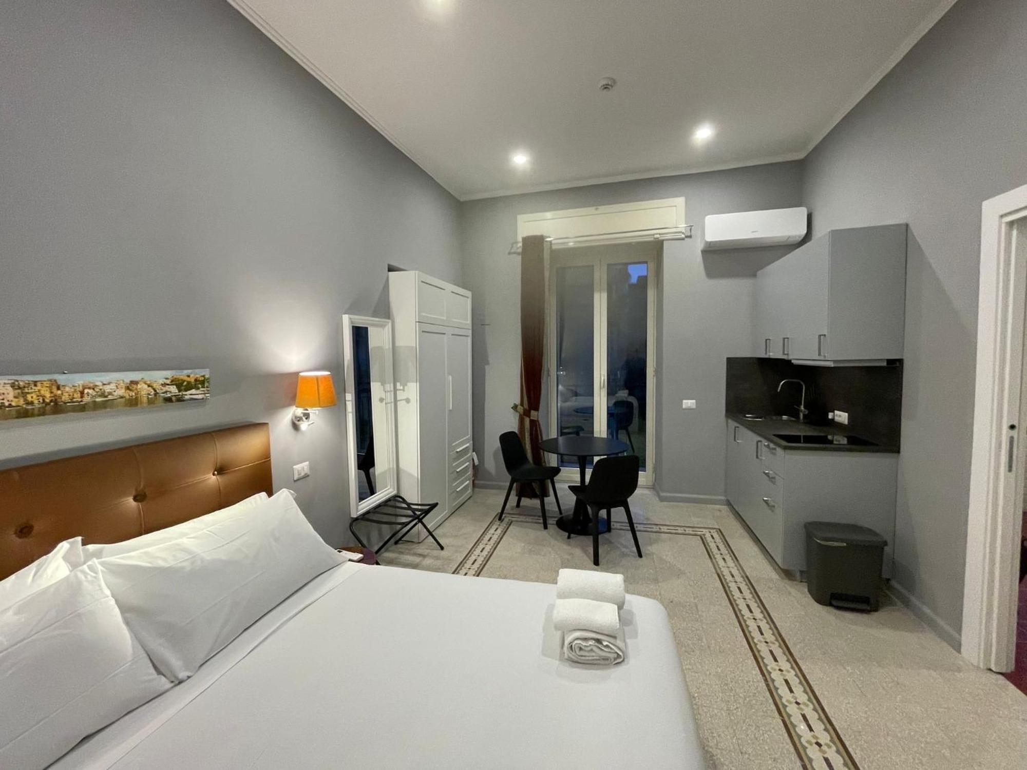 La Cornucopia Apartment เนเปิลส์ ภายนอก รูปภาพ